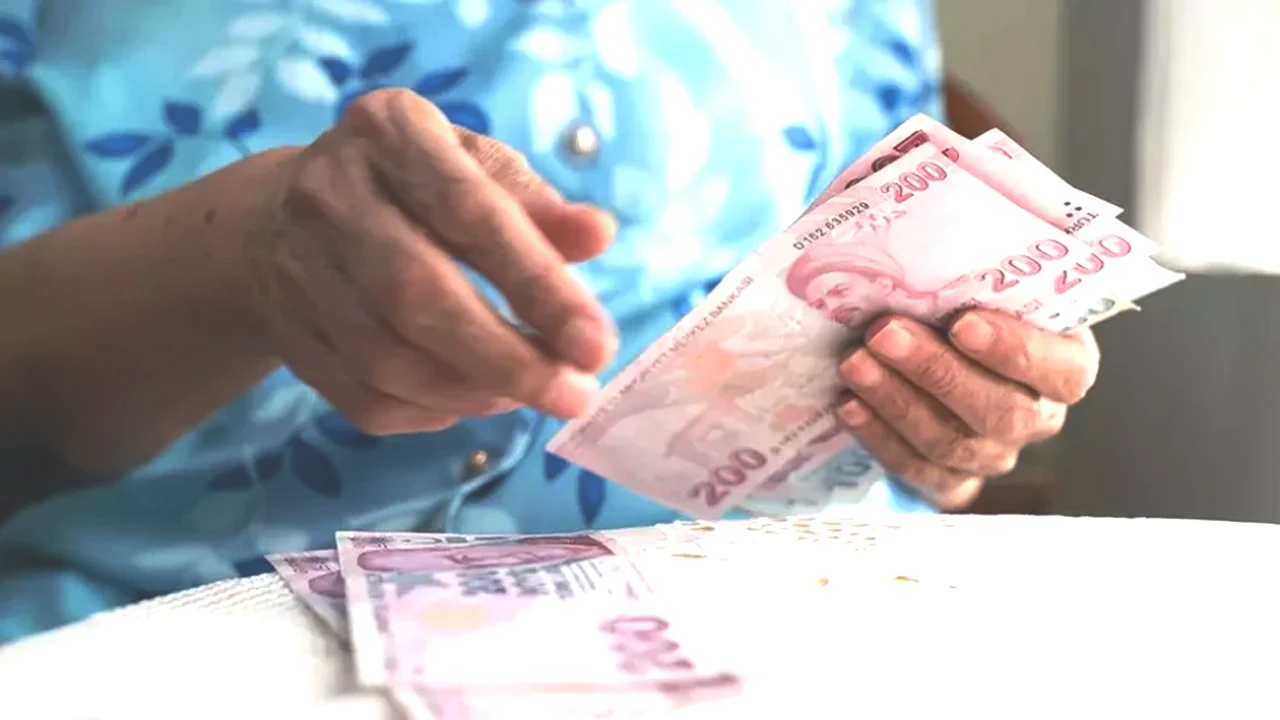 Emekliler İçin Müjde! Düşük Maaşlara Ek Zam Detayları Açıklandı!